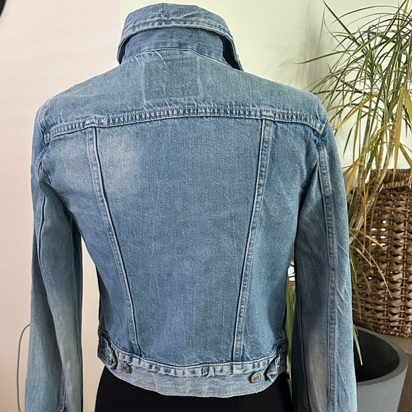 Levi’s Classic Denim Jacket - Medium - Picture 4 of 8